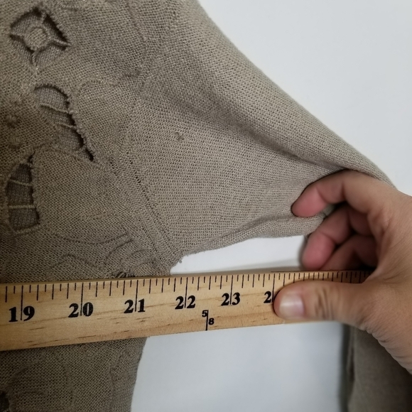 J. Jill Sweater Pull Over Open Knit Tan Floral Lightweight packable‎ Size M - Picture 5 of 12